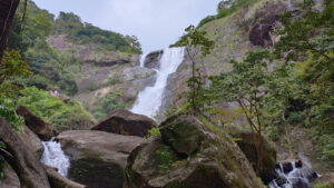 palaruvi waterfalls